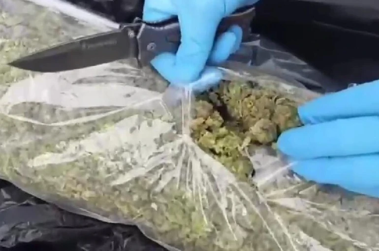 Burdur'da 36 kilo skunk maddesi ele geçirildi, operasyon görüntülüleri film sahnelerini aratmadı