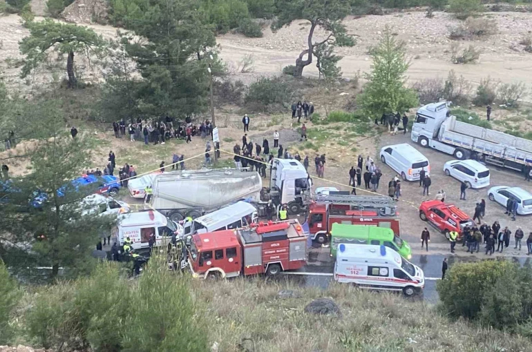 Burdur’da 7 kişinin öldüğü trafik kazasında beton mikserinin sürücüsü tutuklandı 