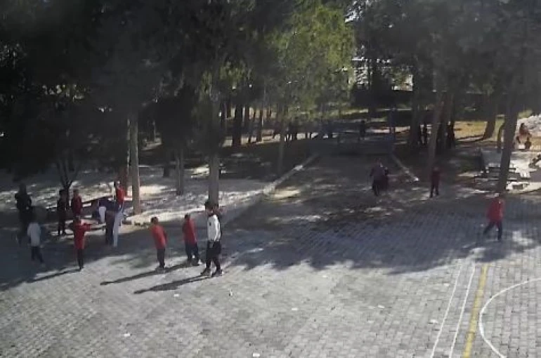 Burdur’da nefes borusuna simit takılan öğrenciye, öğretmenden Heimlich manevrası