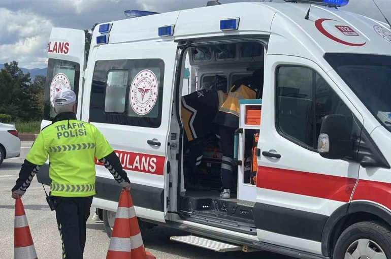 Burdur’da otomobil ile motosiklet çarpıştı: 2 yaralı 