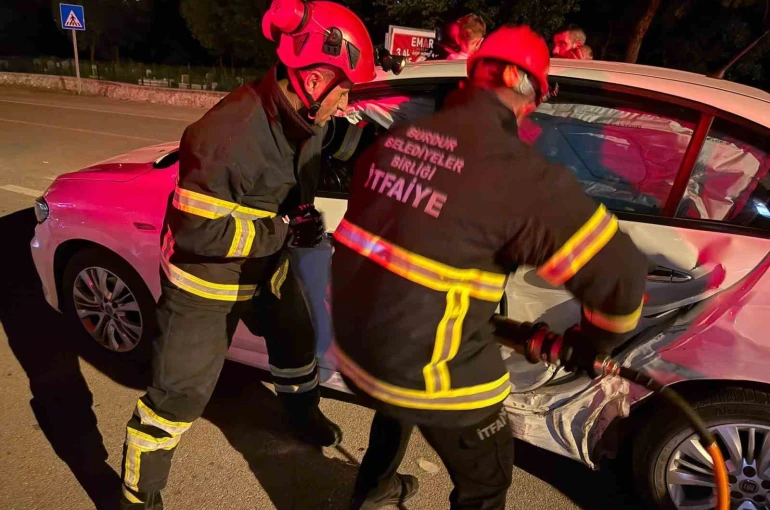 Burdur’da otomobiller çarpıştı: 6 yaralı