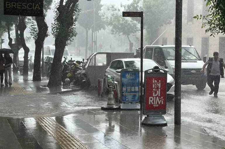 Burdur’da şiddetli yağmur etkili oldu 