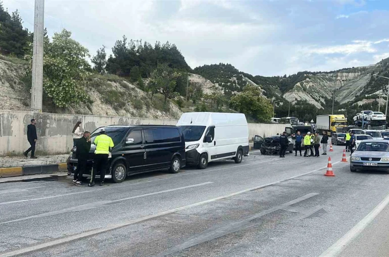 Burdur’da zincirleme kaza: 5 hafif yaralı 