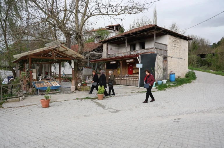 Burdurlu turistler Çameli’nin doğal güzelliklerine hayran kaldı 