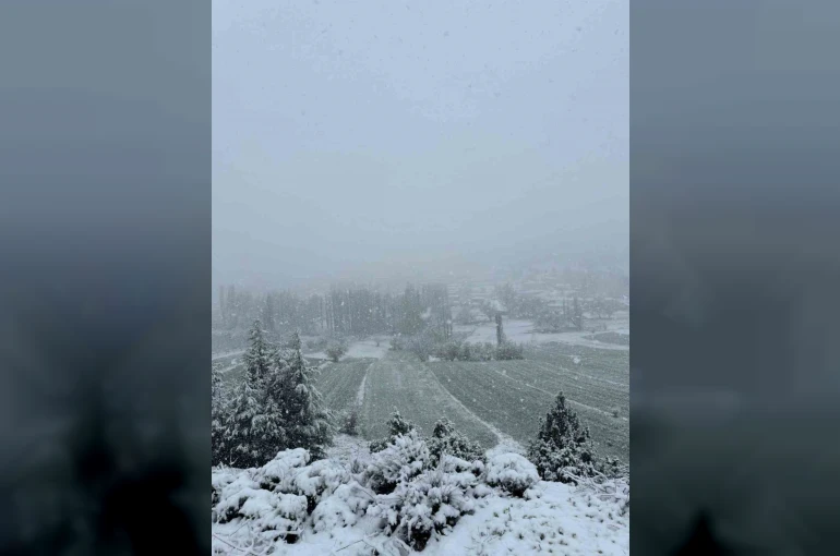 Burdur’un yüksek kesimlerine kar yağdı 