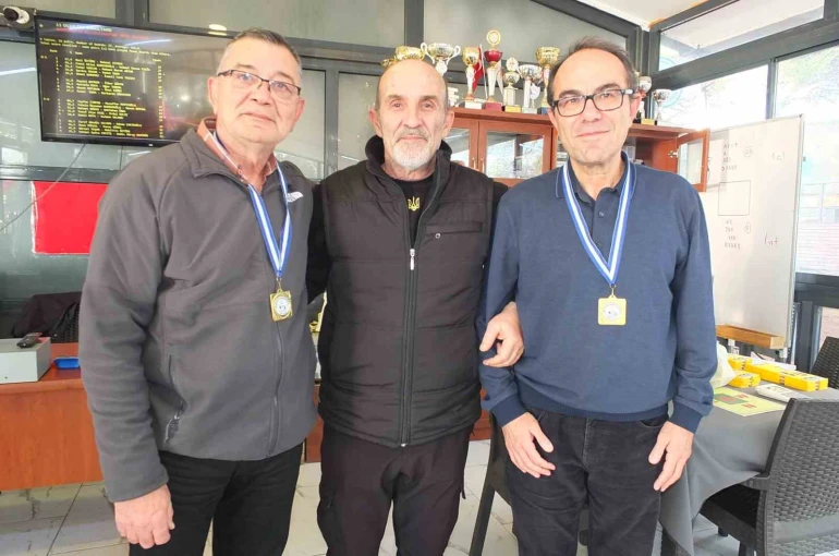 Burhaniye’ de briç turnuvaları devam ediyor 