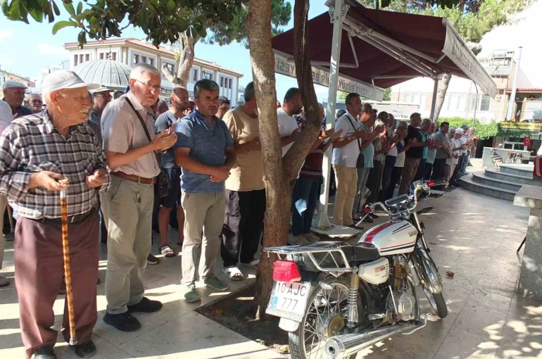 Burhaniye de emekli astsubay törenle toprağa verildi 