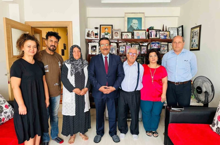 Burhaniye Kaymakamı şehit ailelerini ziyaret etti 