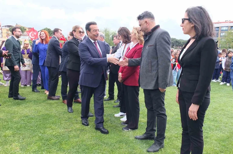 Burhaniye’de 23 Nisan coşkuyla kutlandı 