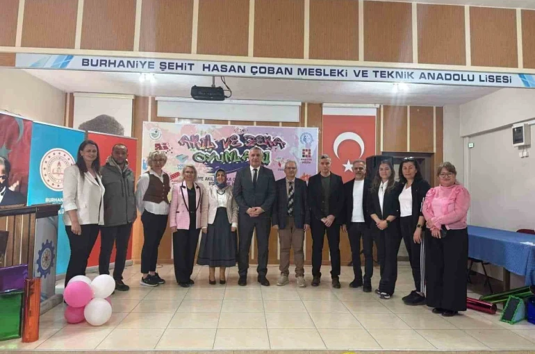 Burhaniye’de Akıl ve Zekâ Oyunları ödül töreni yapıldı