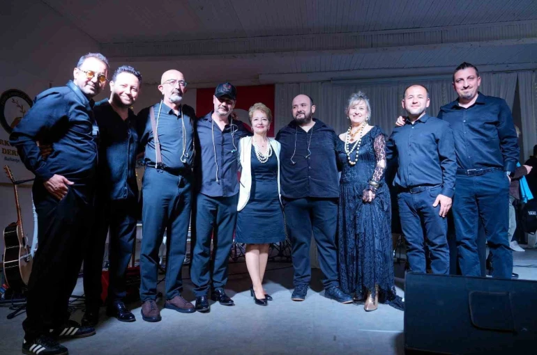 Burhaniye’de Eğitime Destek Konseri ilgi gördü 