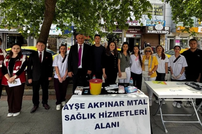 Burhaniye’de genç sağlıkçılar mesleklerini tanıttılar