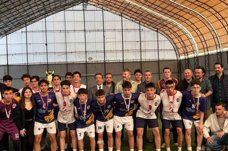 Burhaniye’de Gençlik Futbol Müsabakası finali yapıldı