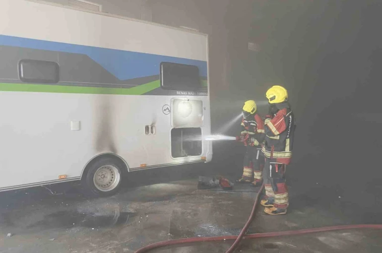 Burhaniye’de karavan yangını korkuttu 