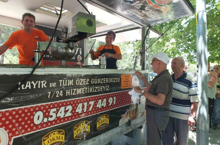 Burhaniye’de lokma hayrı geleneği devam ediyor