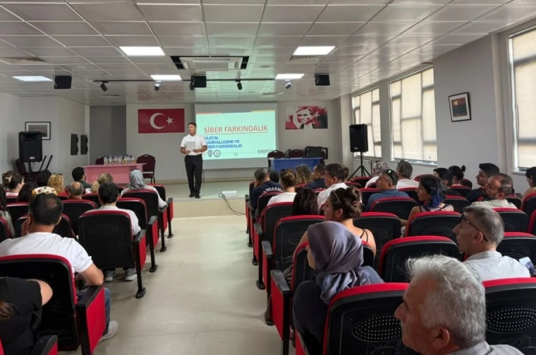 Burhaniye’de Okul Güvenliği Bilgilendirme Toplantısı yapıldı 
