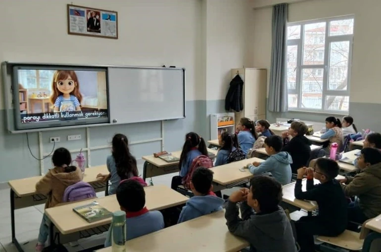 Burhaniye’de okullarda Finansal Okuryazarlık dersi 