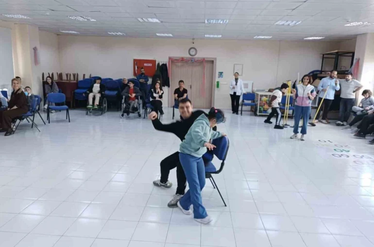 Burhaniye’de otizmliler için etkinlik düzenlendi