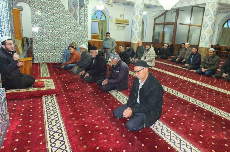 Burhaniye’de sabah namazı buluşması Börezli Camiinde yapıldı 