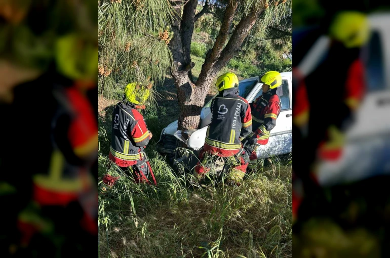 Burhaniye’de şarampole düşen otomobilin sürücü yaralandı 