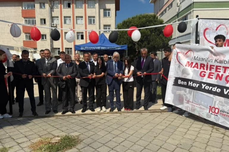 Burhaniye’de Teknoloji Tasarım ve Görsel Sanatlar Sergisi açıldı 