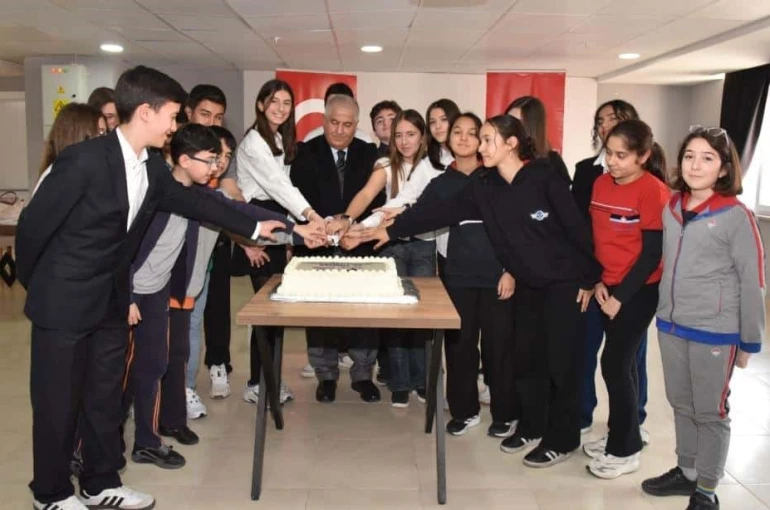 Burhaniye’de TÜBİTAK Şampiyonlarına anlamlı kutlama 