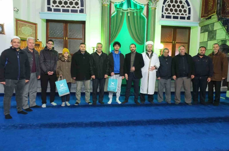 Burhaniye’de Türkiye Gençlik Vakfından Sabah Namazı Buluşması düzenledi 