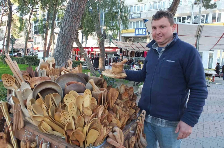 Burhaniye’de zeytin odunları mutfak gereci oldu 