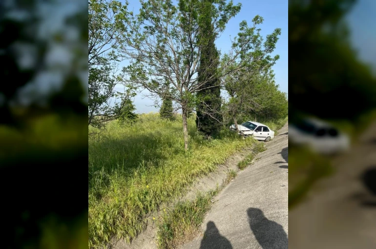 Bursa-Balıkesir kara yolunda tek araçlı kaza: 2 yaralı 