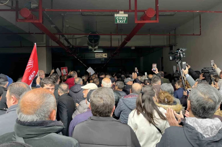 Bursa Büyükşehir Belediye Meclisi’ndeki seçim öncesi gerginlik yaşandı 