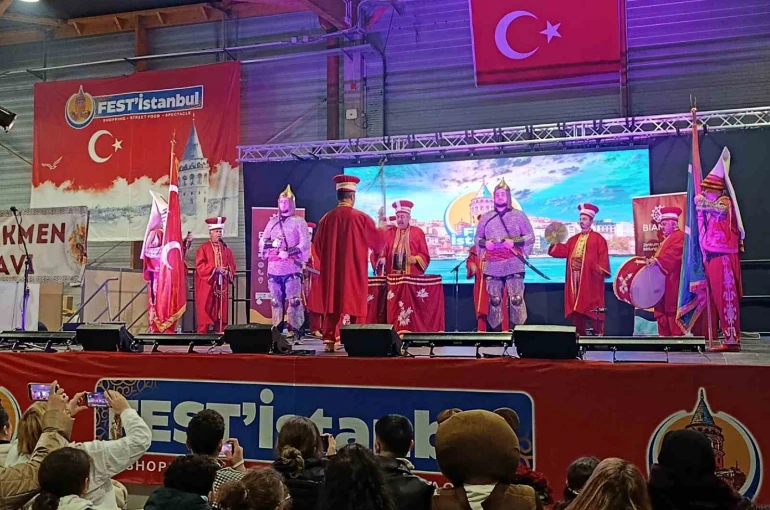 Bursa Mehter takımı Paris’te sahne aldı 