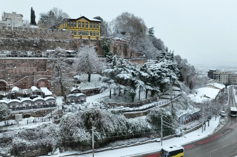 Bursa yeni yıla karla uyandı...Beyaz güzellik havadan böyle görüntülendi