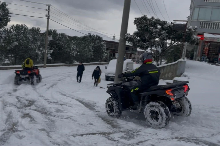 Bursa yeni yılın ilk günü beyazlara büründü...İşe ATV araçları ile gittiler