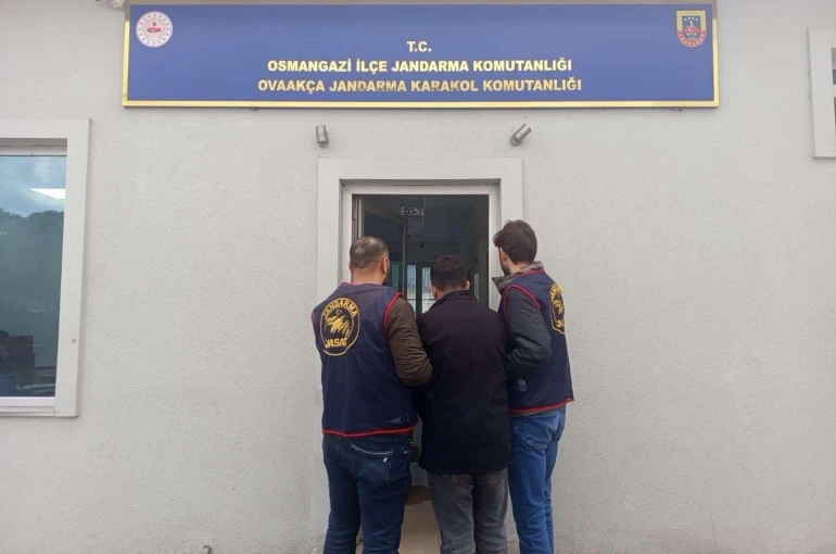 Bursa’da 19 yıl hapis cezası bulunan firari hükümlü yakalandı 