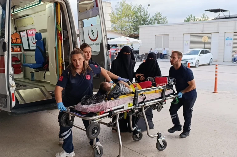 Bursa’da 3. kattan düşen çocuk ağır yaralandı 