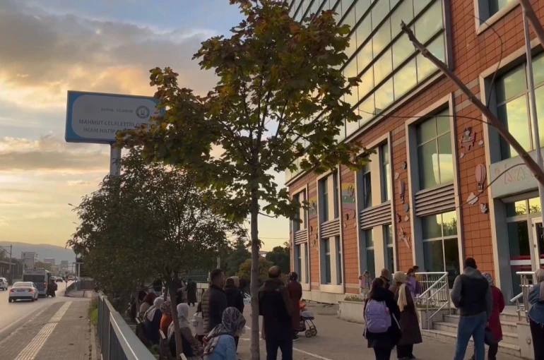 Bursa’da bir okulda profiterol yiyen 8 öğrenci fenalaştı