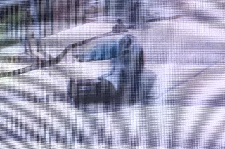 Bursa’da cip ile motosiklet çarpıştı, 2 kişi yaralandı: Kaza anı kamerada