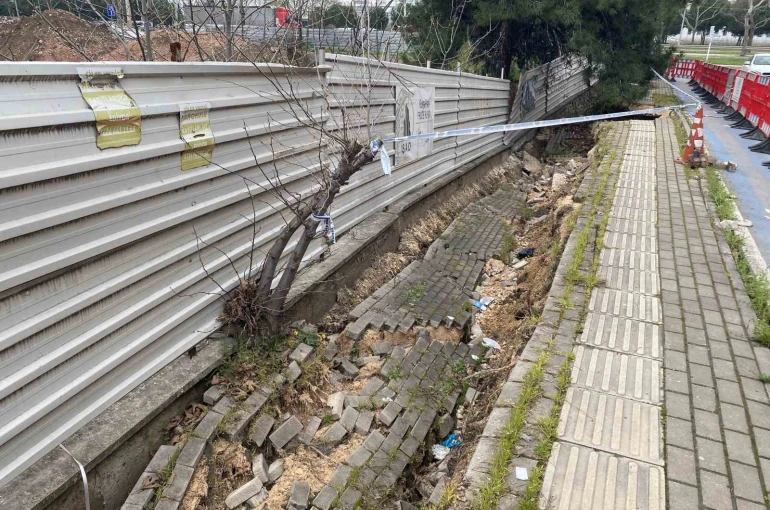 Bursa’da hafriyat çalışmasında yola zarar verdiler 