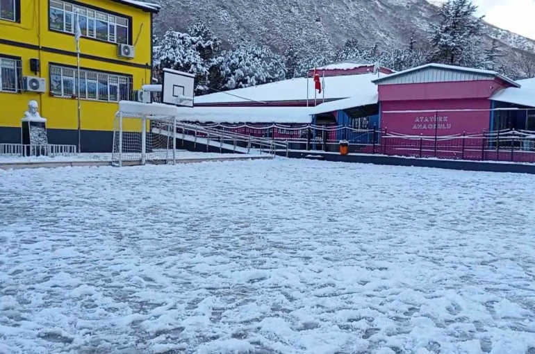 Bursa’da kar yağışı eğitimi de etkiledi 