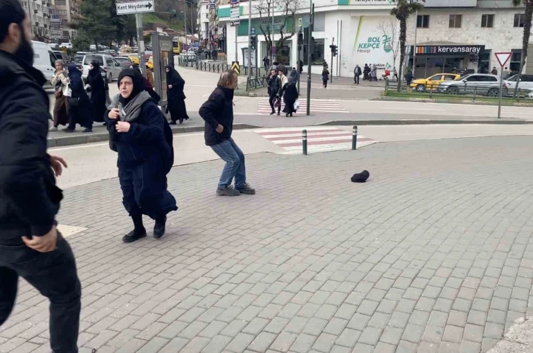 Bursa’da kuvvetli rüzgâr etkisini artırdı 