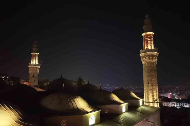 Bursa’da Mevlid Kandili Ulu Cami’de dualarla idrak edildi