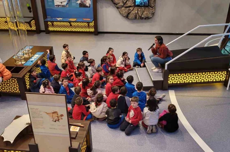 Bursa’da Öğrenciler GUHEM’de uzayın derinliklerine yolculuk yaptı 