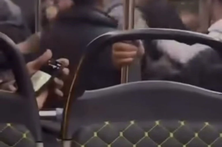 Bursa’da otobüste yumruk yumruğa kavga kamerada 