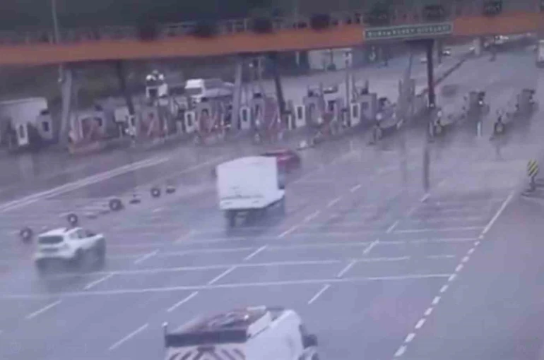 Bursa’da otoyolda pes dedirten görüntü: Ters şeritte kilometrelerce ilerledi 