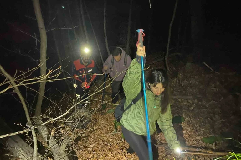 Bursa’da Saitabat Şelalesi’nde kaybolan iki kişi kurtarıldı 
