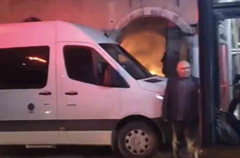 Bursa’da tarihi binada çıkan yangın söndürüldü