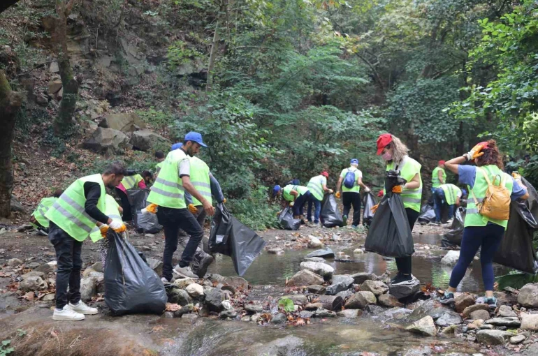 Bursa’da temizlik harekatı sürüyor 