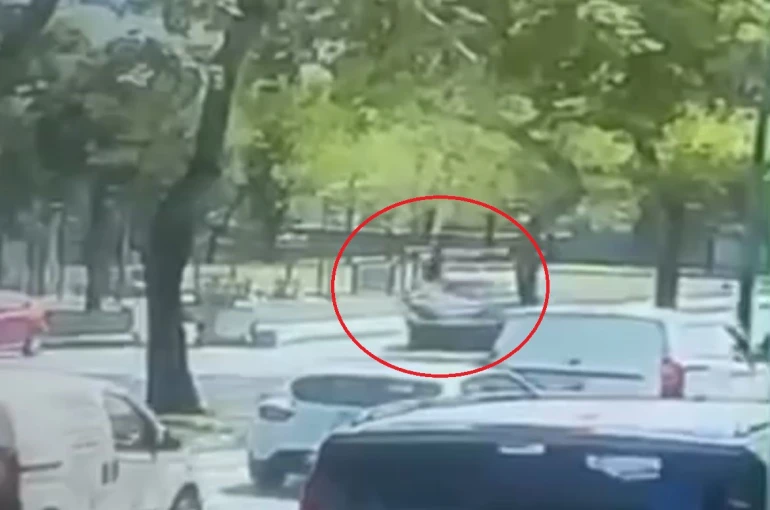 Bursa’da ticari aracın çarptığı adam hayatını kaybetti: Kaza anı kamerada 