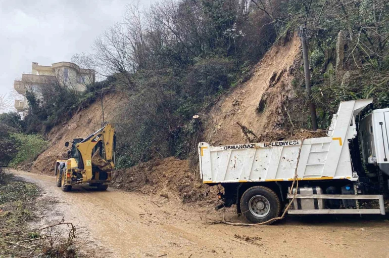 Bursa’da toprak kayması paniği 