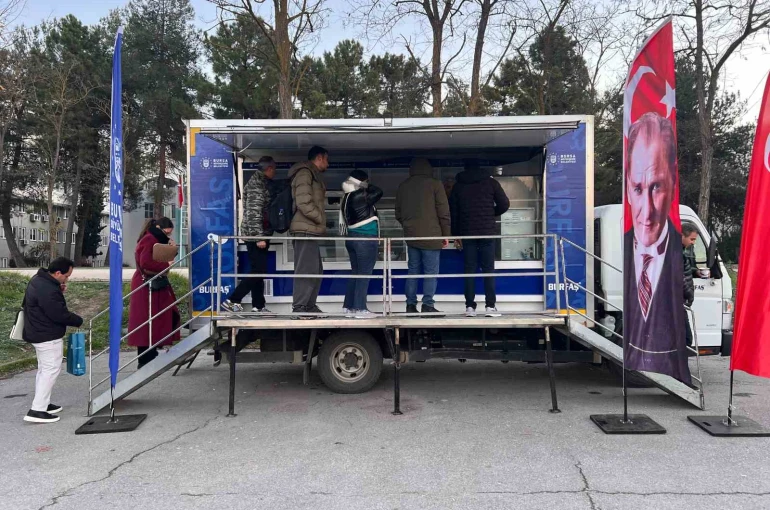 Bursa’da üniversite öğrencilerine sıcak çorba 